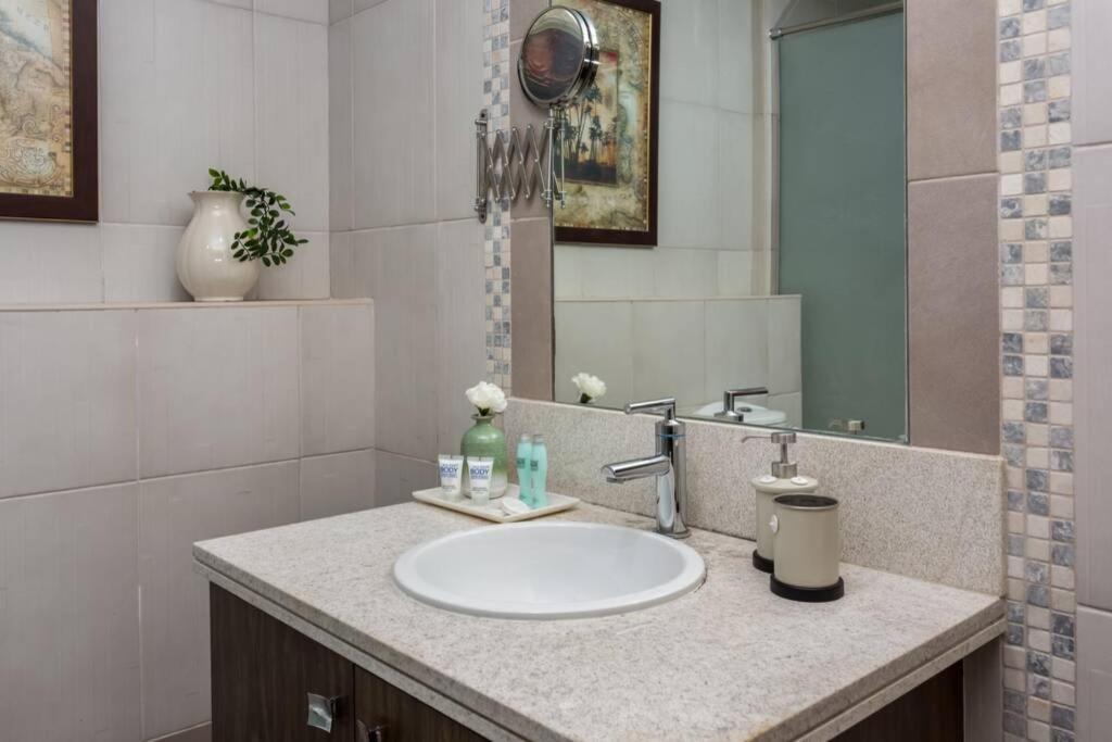 Higuests - Roomy Apt With Infinity Pool Close To Burj Khalifa Ντουμπάι Εξωτερικό φωτογραφία